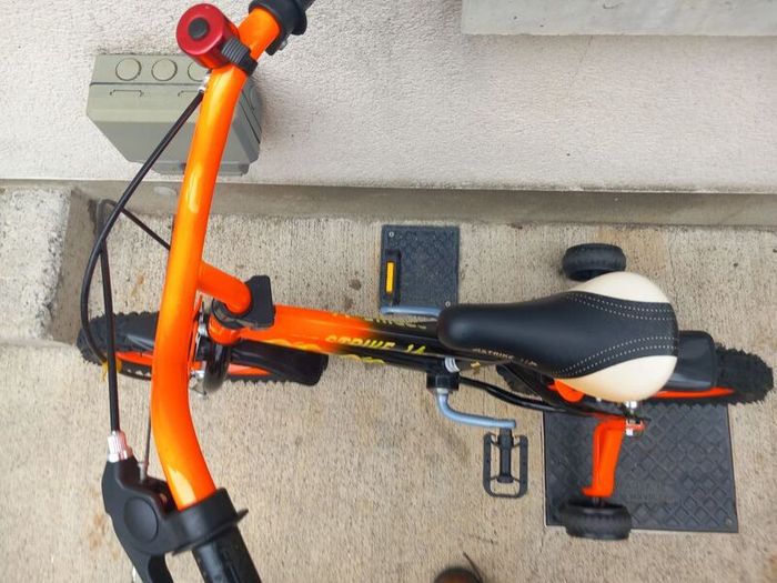 Kids strike bike size 14 inch wheels