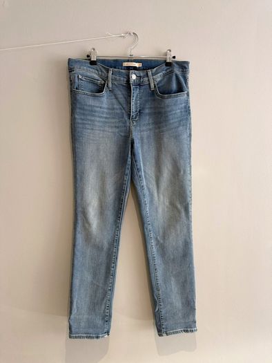 Pre Owned Levis 312 Shaping Slim Jeans
