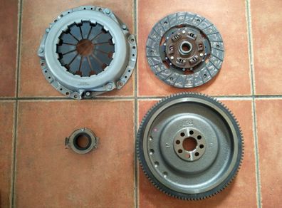 Toyota Corolla Verso (zde12_, Cde12_) 1.6 Vvt-i  1.8 Vvt-i   Clutch Kit + Solid Flywheel