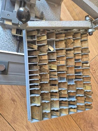 GravoGraph Engraving Machine