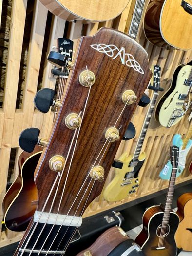 Avalon S32 Handbuilt Acoustic Guitar