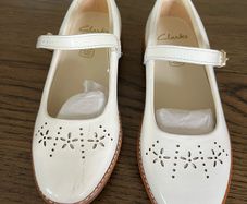 Clarks Kids White Leather Shoes (Girls, UK 11.5 F)