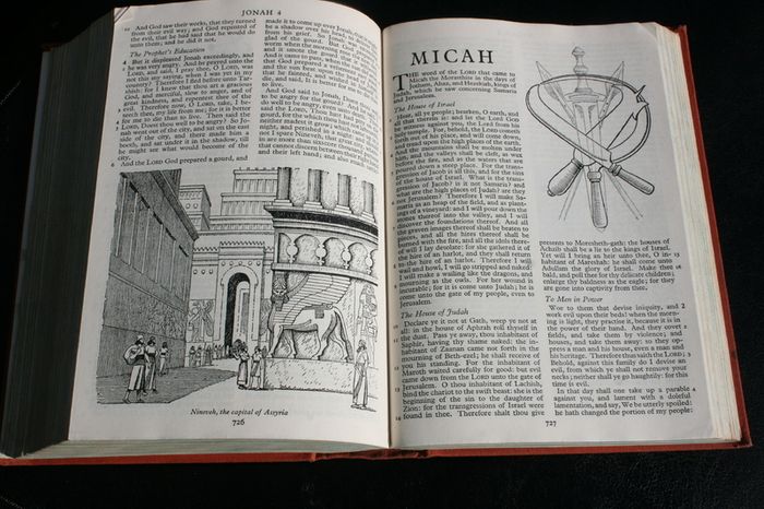 Vintage 1956 THE BIBLE AUTHORIZED Version, Rare Illustrated Bible, Fourth Impression Hard Cover, British & Foreign Bible Society, London