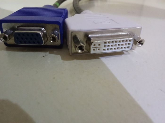 Splitter Cable DVI (M) to DVI (F) and VGA (F)
