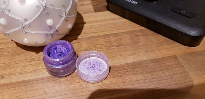 Purple Eyeshadow Dust