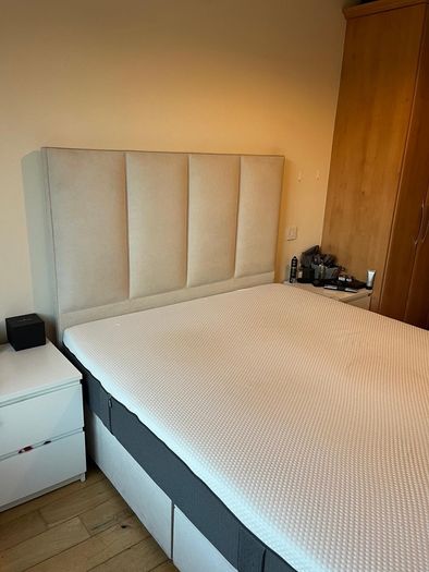 king size bed with ottoman