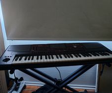 Korg pa700 new (unboxed)