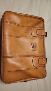 Vintage Revelation Tan Leather-Look Travel Case