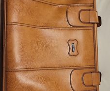 Vintage Revelation Tan Leather-Look Travel Case
