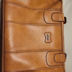 Vintage Revelation Tan Leather-Look Travel Case