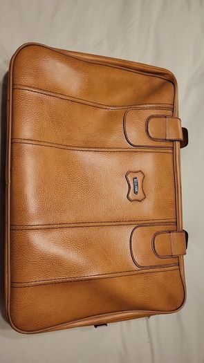 Vintage Revelation Tan Leather-Look Travel Case