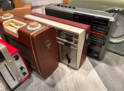 Vintage Radios - Reela, Everready, ITT, Bush.