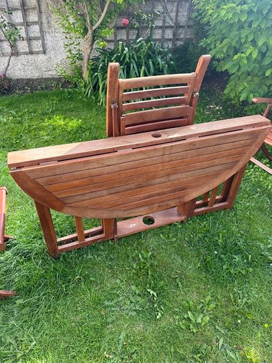 Garden table & chairs