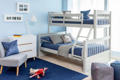 Triple bunk bed