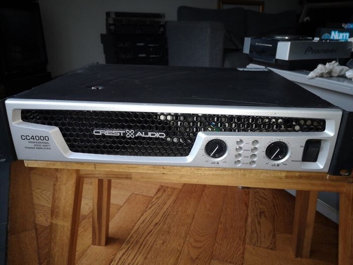 Crest Audio CC4000 Professional Power Amplifier