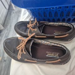 Skechers. Size 7