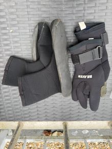 scuba boots and gloves