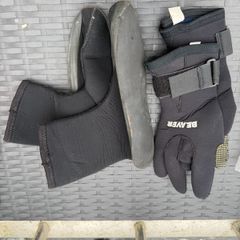 scuba boots and gloves