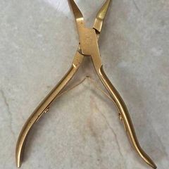 Hair tool for removing bead extension