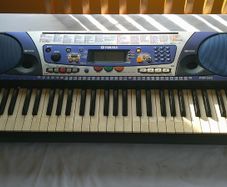 Yamaha Portatone PSR-262 61-Key Electronic Keyboard with Power Supply Fully Tested Working