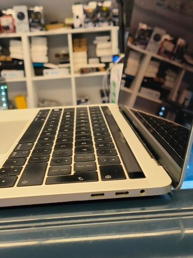 2019 Apple MacBook Pro 13 inch Intel Core i5 2.7GHz 16GB RAM 500GB SSD A1989 (Battery Cycle: 983)