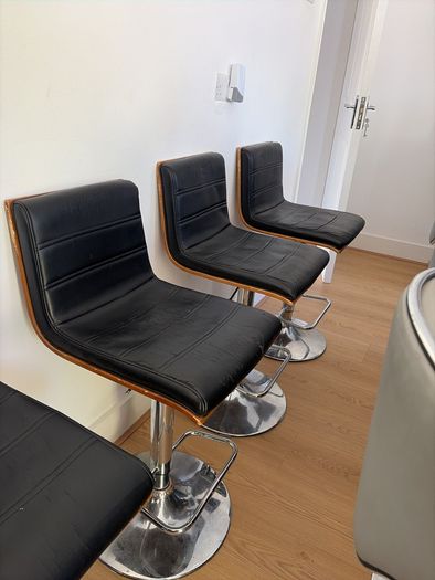 4 bar stools
