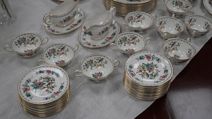 Aynsley Pembroke 68-Piece Fine Bone China Dinner Set for 12