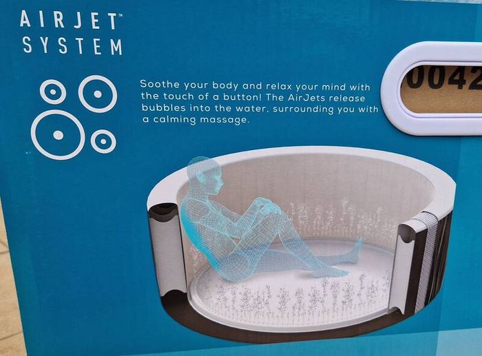 Brand New Bestway Lay-Z-Spa Hollywood Luxe