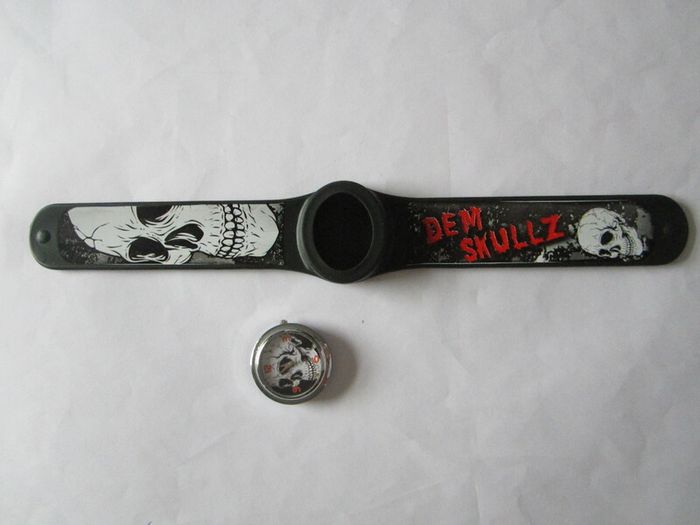Slap-on Watch - Black Rubber Band with Skulls