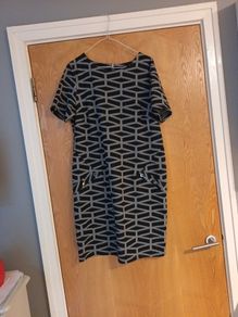 Wallis Dress.  S.14..  New - No Tag.