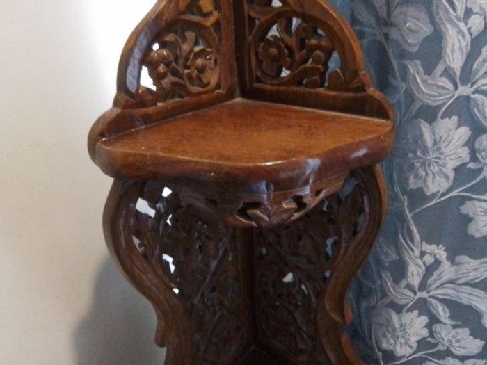 Carved& Pierced Corner Display Unit
