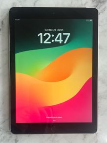 iPad 6th Generation (2018) Space Grey 32GB. Excellent Condition