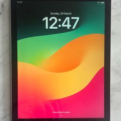 iPad 6th Generation (2018) Space Grey 32GB. Excellent Condition