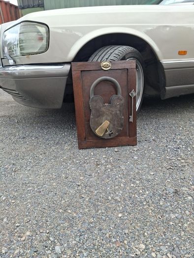 Oversize working lock