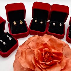 Selection of 9ct gold stud earrings