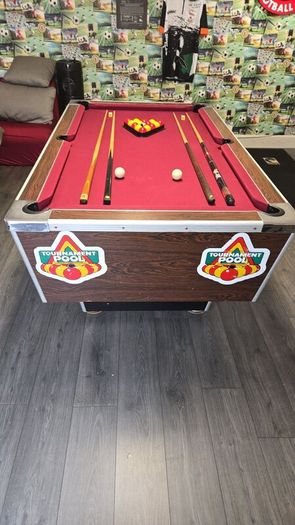Pool table