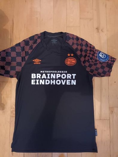 mens medium soccer jerseys 15 euro each (previously worn)
