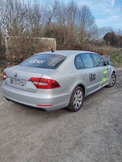 Breaking Skoda superb 2015 1.6tdi cayc