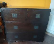 chest of drawers