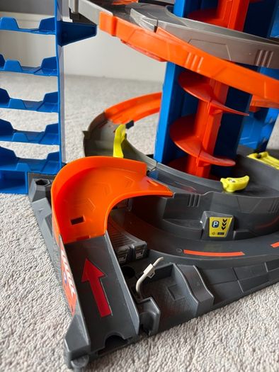 Hotwheels Mega Garage
