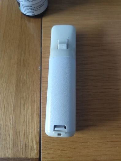 Wii budget controller creamy or black