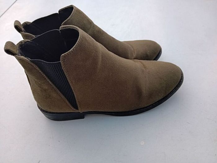 Wide Fit Boots Size5