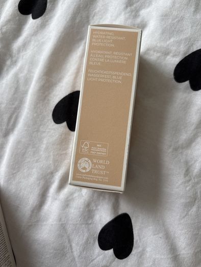 Et al intelligent skin radiant foundation