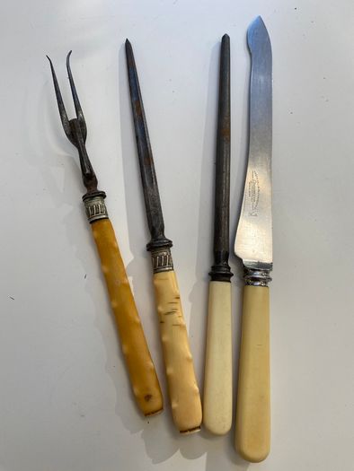 Carving set pieces