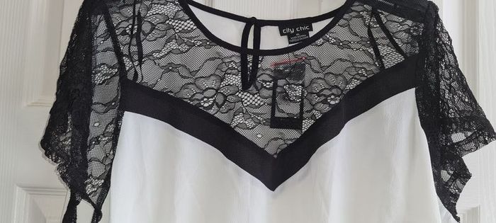 PLUS SIZE (XL) City Chic Ivory / Black Lace Top. New