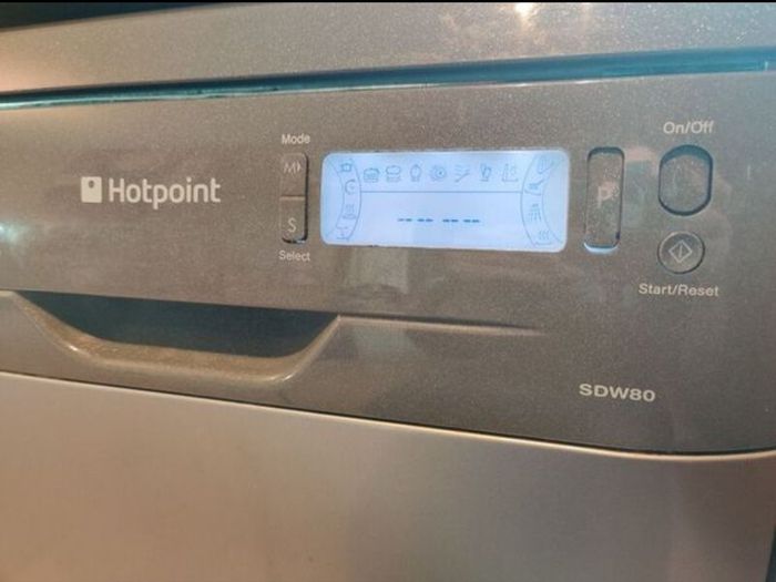 Hotpoint Ultima Super Silent Dishwasher