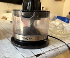 Salter Electric 40W Citrus Fruit Juicer Machine