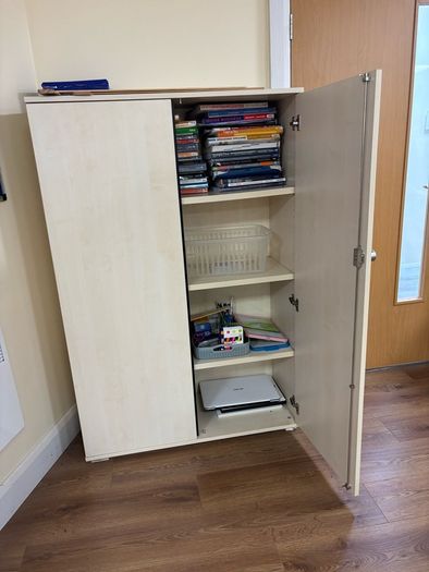 storage unit with shelves lockable