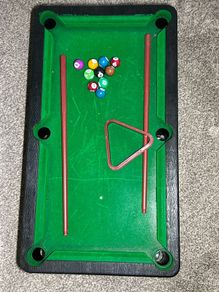 Mini pool table