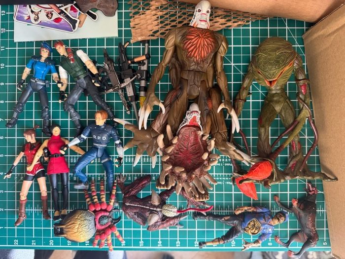 ToyBiz Resident Evil figure lot